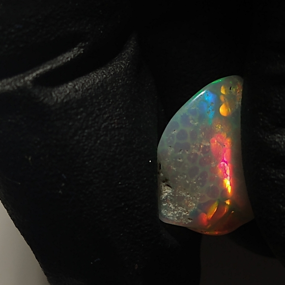 Very Bright Full Spectrum Opal With Honeycomb and Digit Patterns - Picture 7 of 16